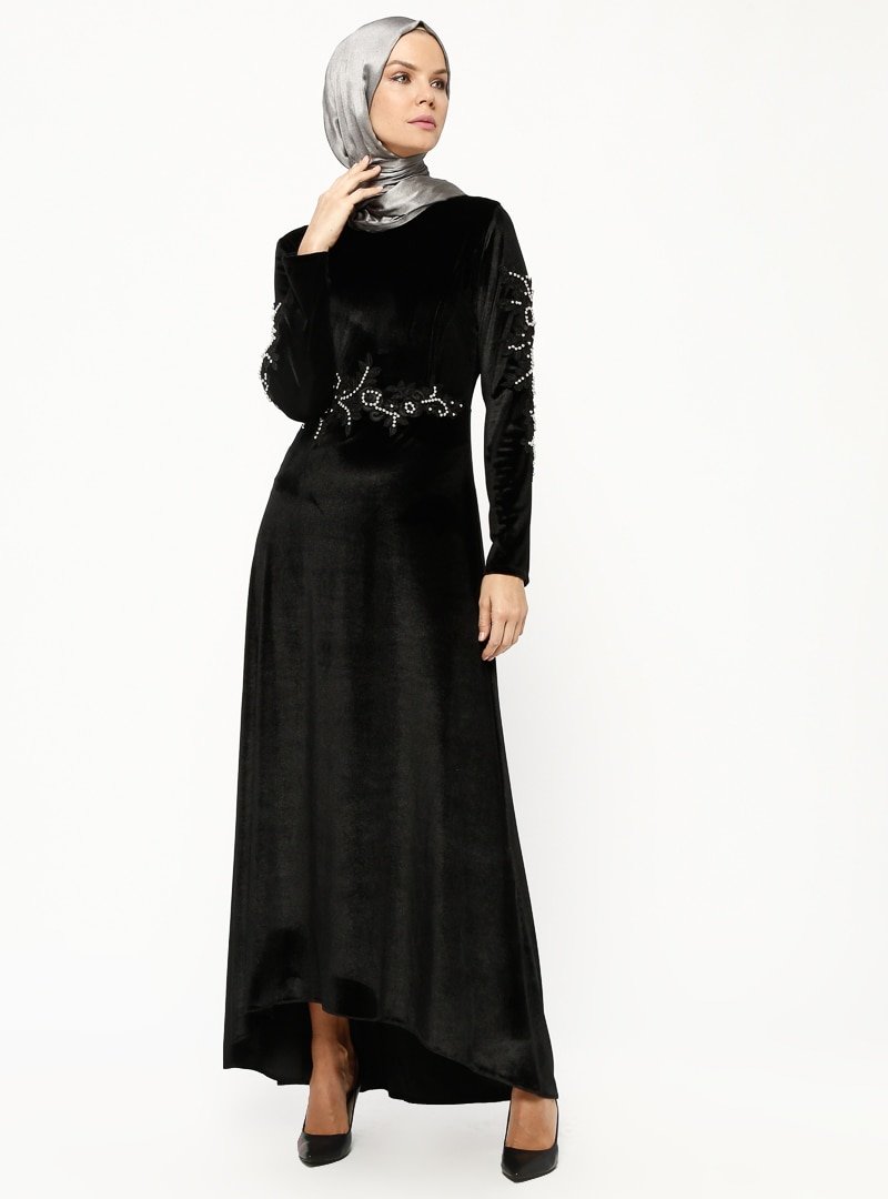 BÜRÜN Siyah Güpür Detaylı Kadife Elbise