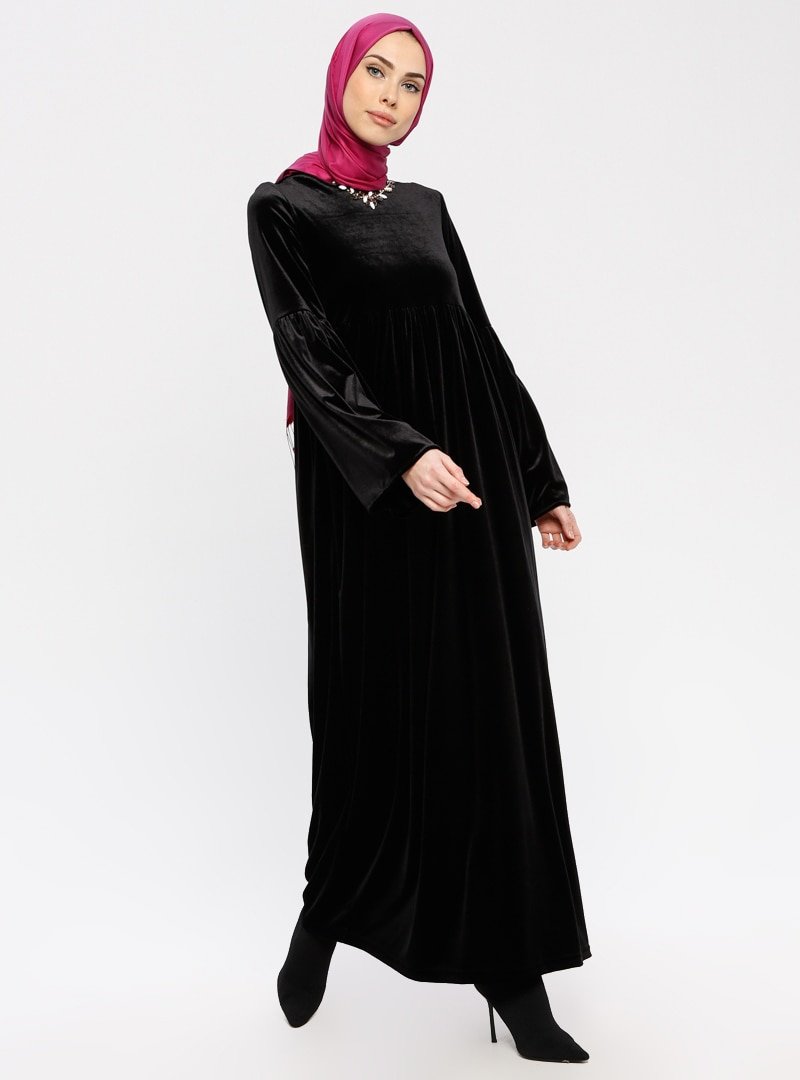 Ginezza Siyah Yakası Taşlı Kadife Elbise