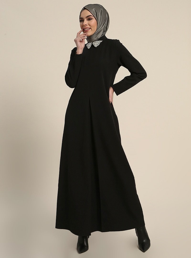 Refka Siyah Yakası İncili Elbise