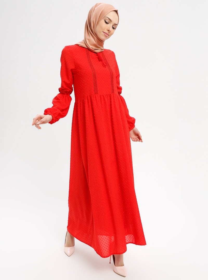 Nihan Kırmızı Yakası Bağcıklı Elbise