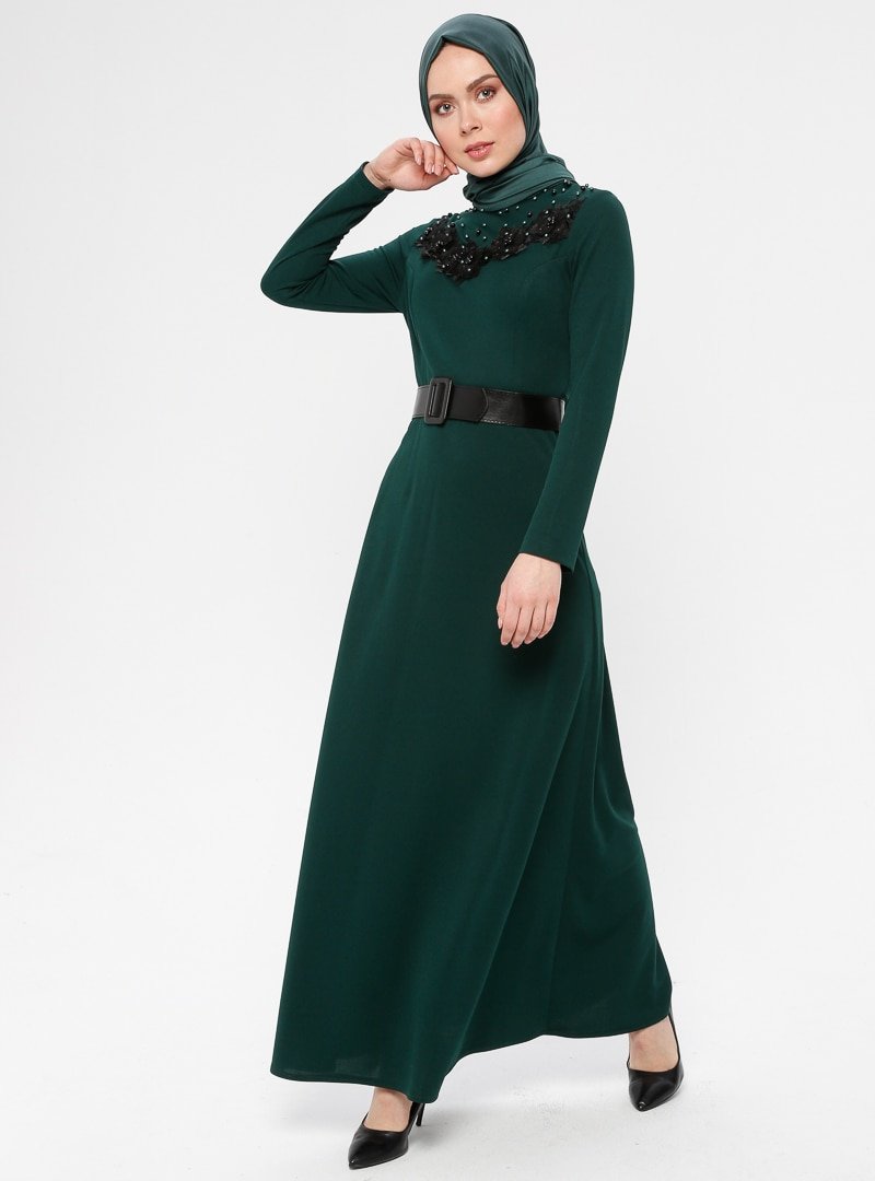 Duru Giyim Yeşil Yakası Detaylı Kemerli Elbise