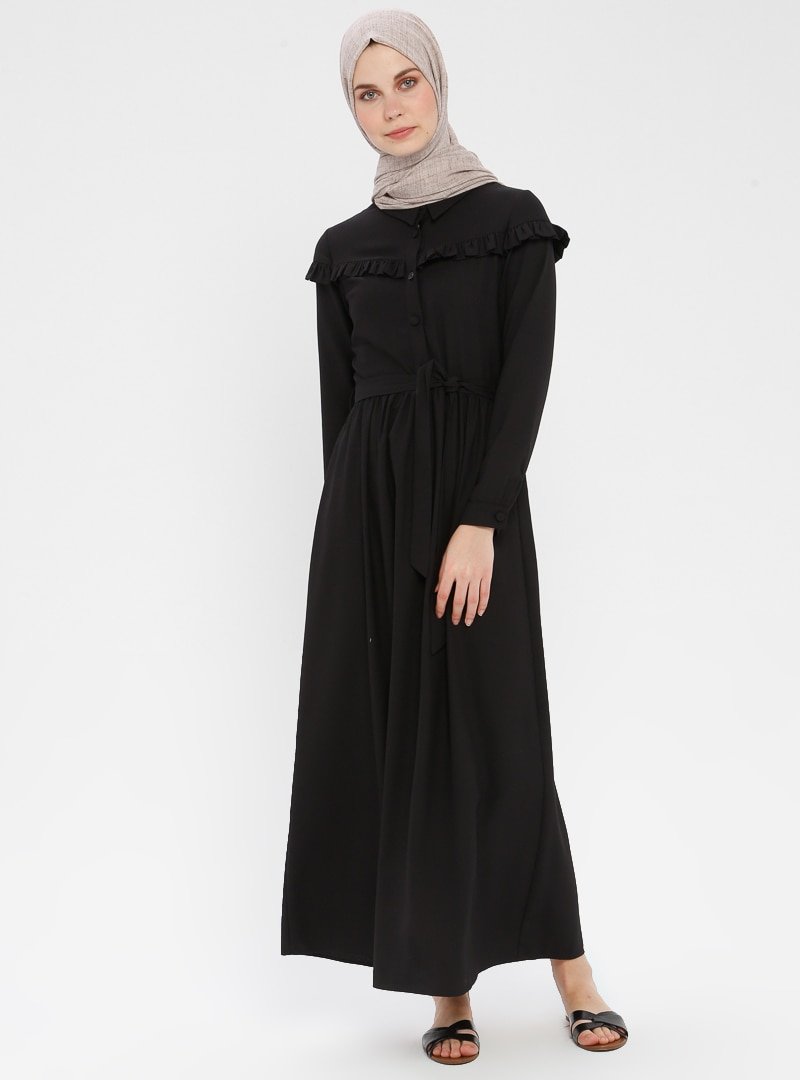 Panaline Siyah Yarım Düğmeli Fırfırlı Elbise