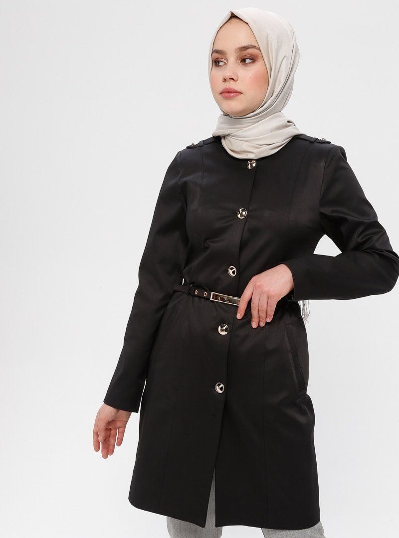 Tesse Siyah Düğmeli Kap