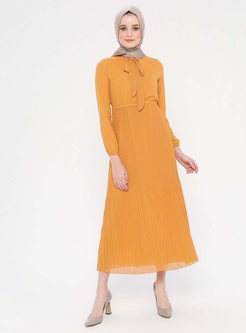Panaline Safran Yakası Bağcıklı Şifon Elbise