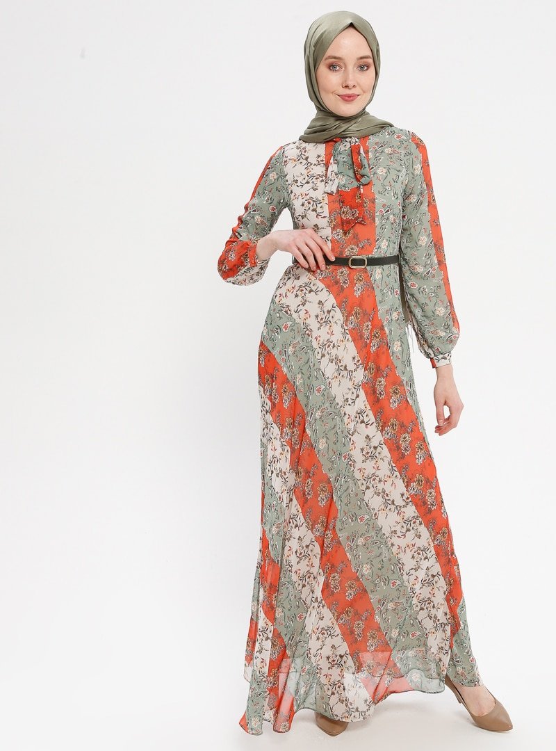 Loreen By Puane Turuncu Yakası Fiyonk Detaylı Çiçek Desenli Elbise