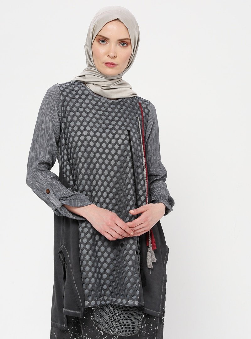 RED`SHE Antrasit Püskül Detaylı Tunik