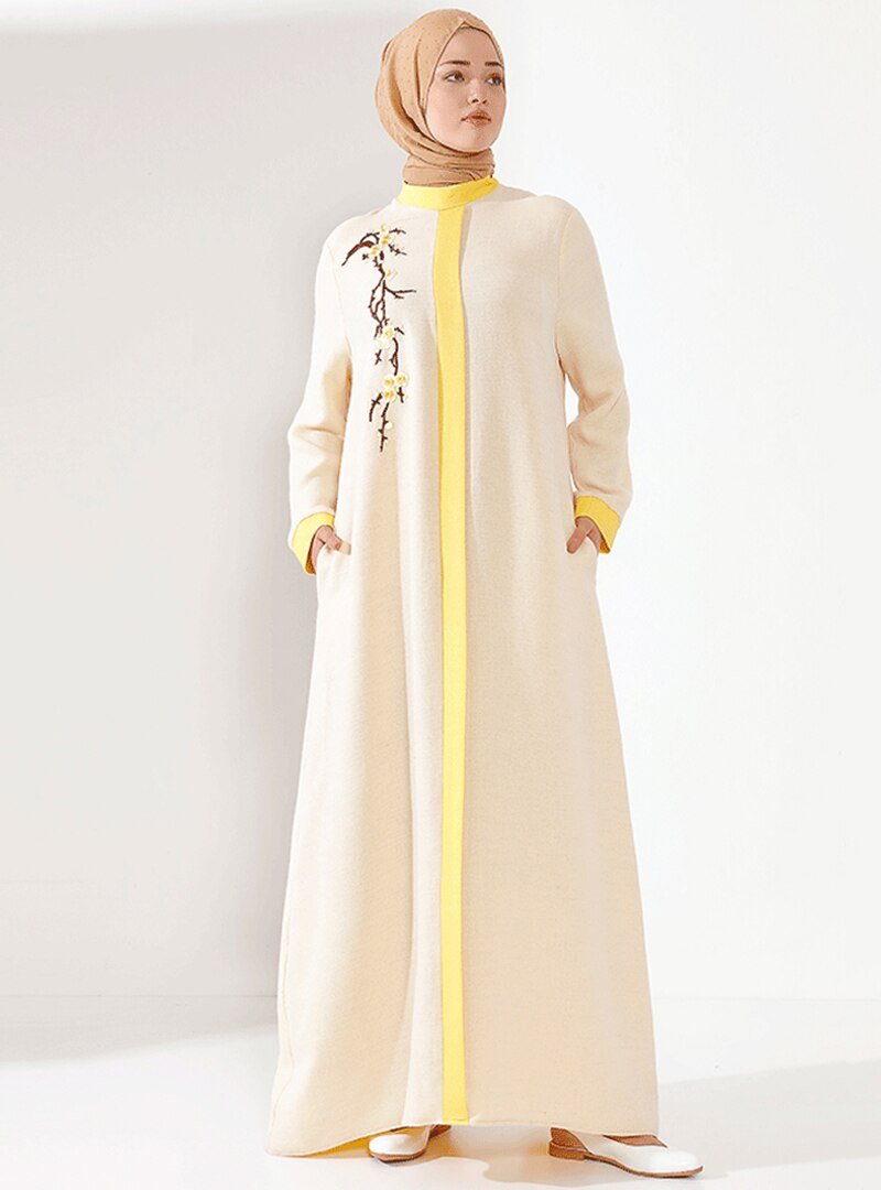 Nilüfer Kamacıoğlu Sarı Önü Patlı Aplikli Elbise