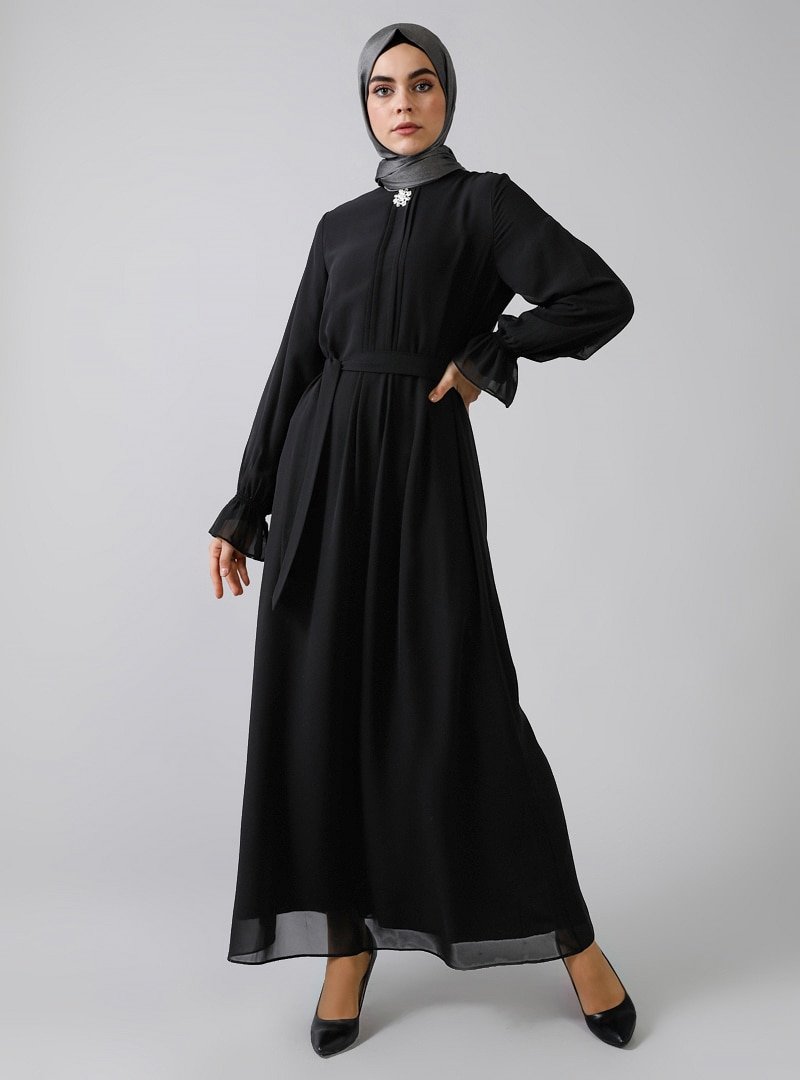 Refka Siyah Broş Detaylı Şifon Elbise
