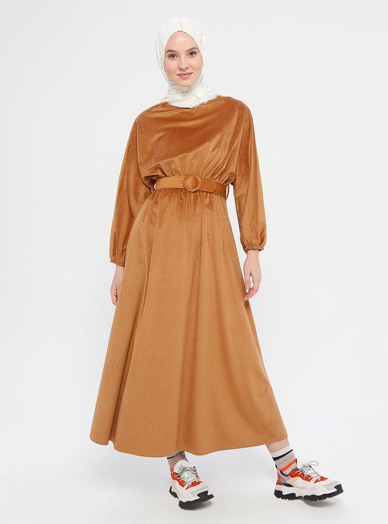Panaline Camel Kemer Detaylı Kadife Elbise