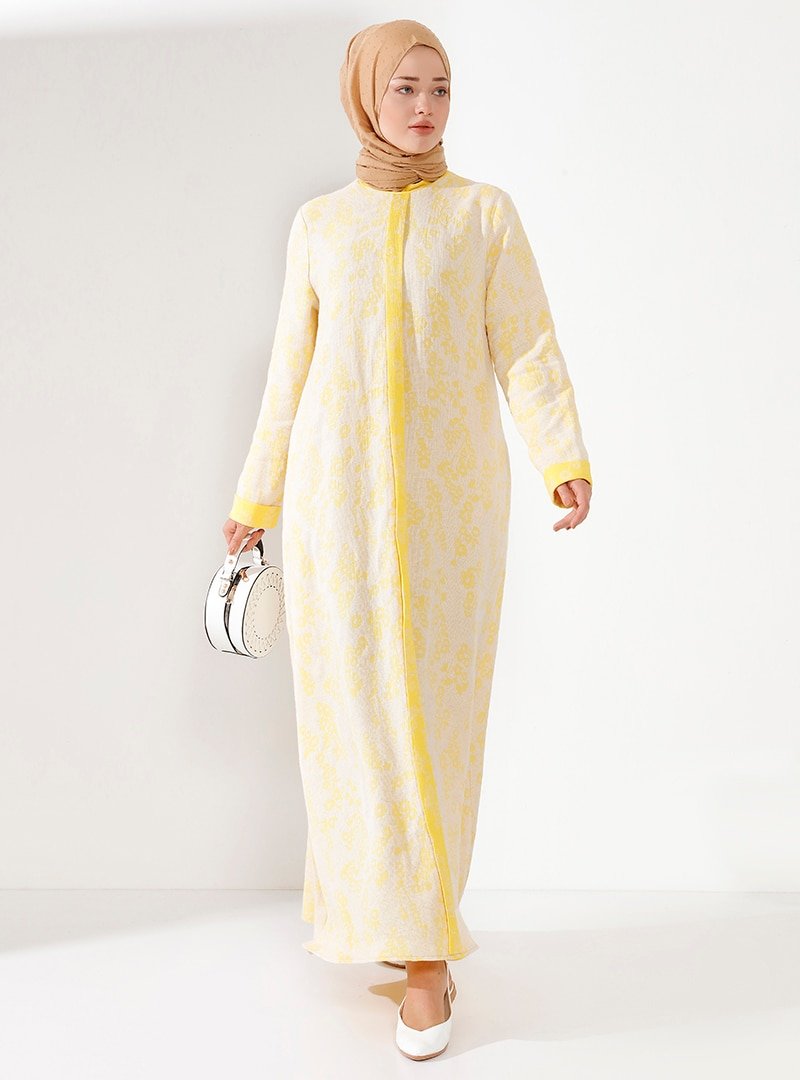 Nilüfer Kamacıoğlu Sarı Önü Patlı Çiçek Desenli Elbise