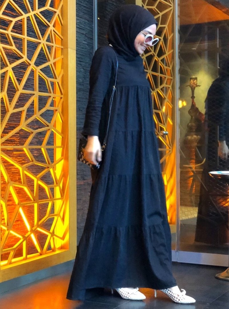Neways Siyah Sade Elbise