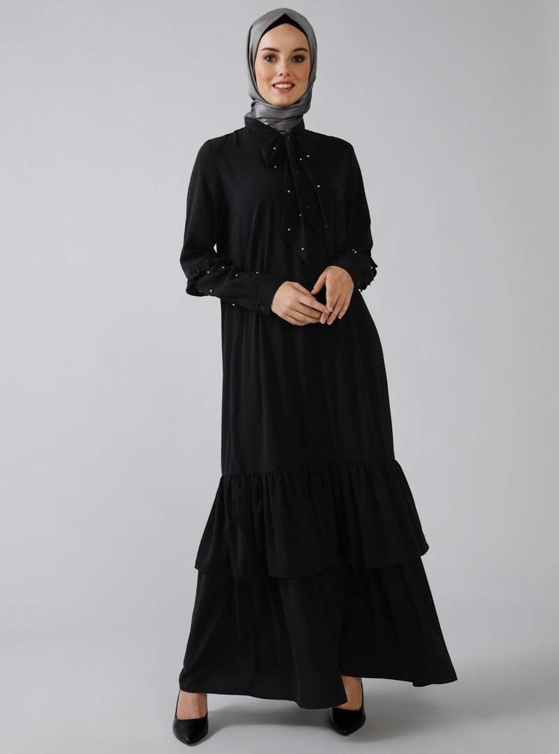 Refka Siyah İnci Detaylı Volanlı Elbise
