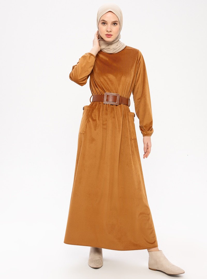 Panaline Camel Cep Detaylı Kadife Elbise
