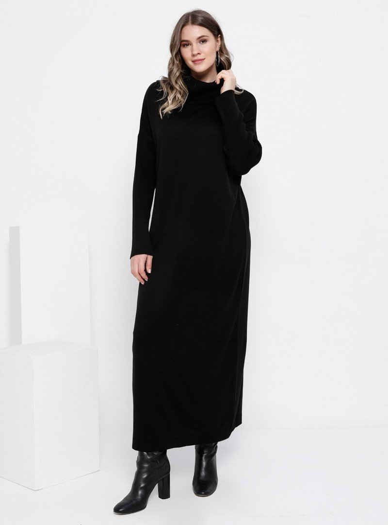 Alia Siyah Boğazlı Yaka Triko Elbise