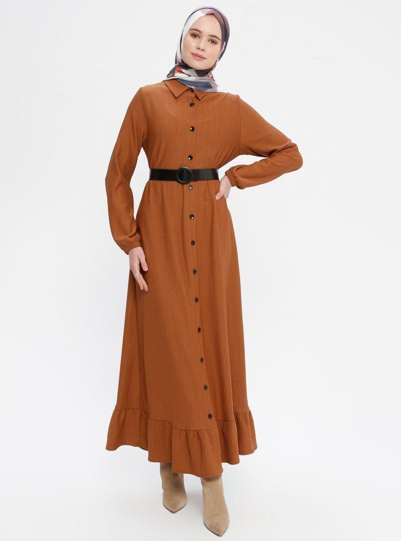 Panaline Açık Camel Boydan Düğme Detaylı Kadife Elbise