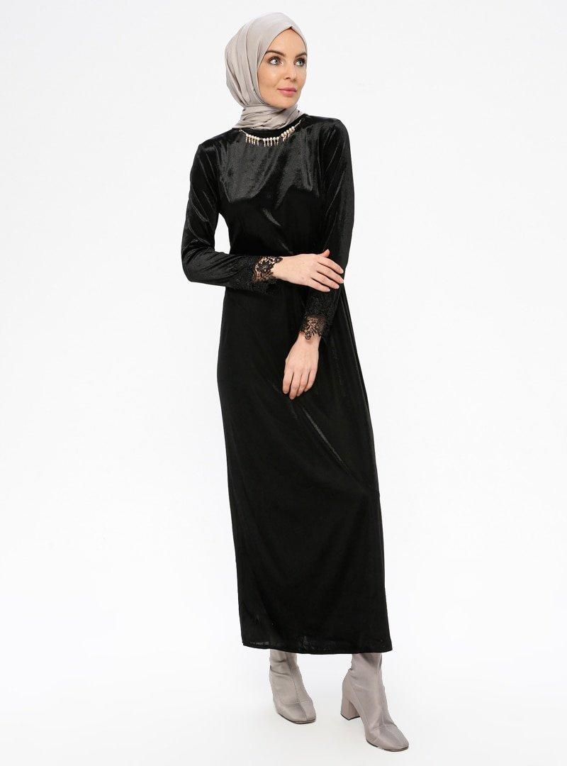 MEKSİLA Siyah Dantel Detaylı Aksesuarlı Kadife Elbise
