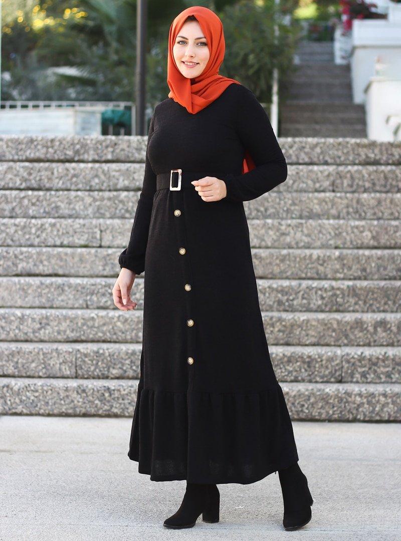 Por La Cara Siyah Eteği Fırfırlı Düğmeli ve Kemerli Elbise