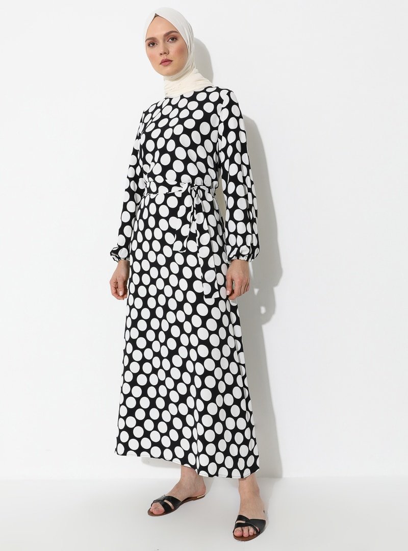 Meys Beyaz Siyah Puantiyeli Kuşaklı Elbise