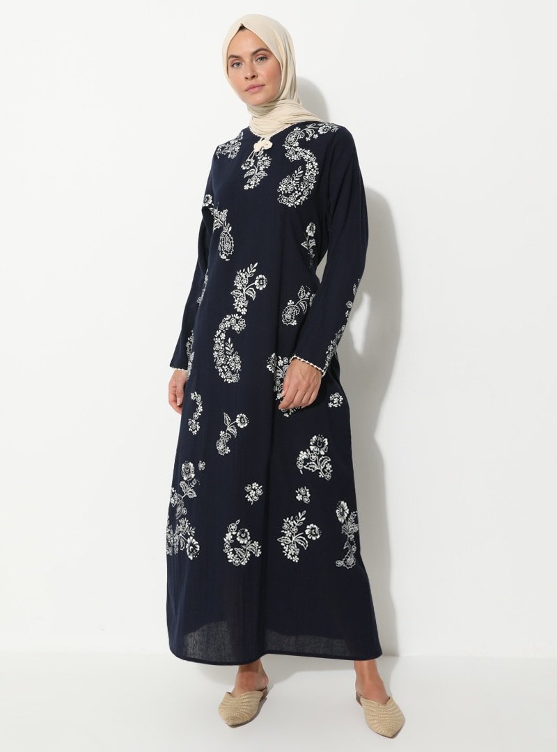 Çıkrıkçı Lacivert Şile Bezi Nakış Detaylı Elbise