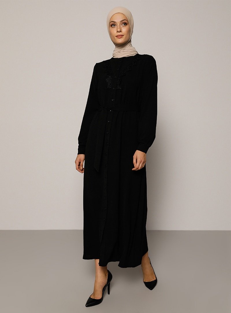 Refka Siyah Güpür Detaylı Kuşaklı Elbise