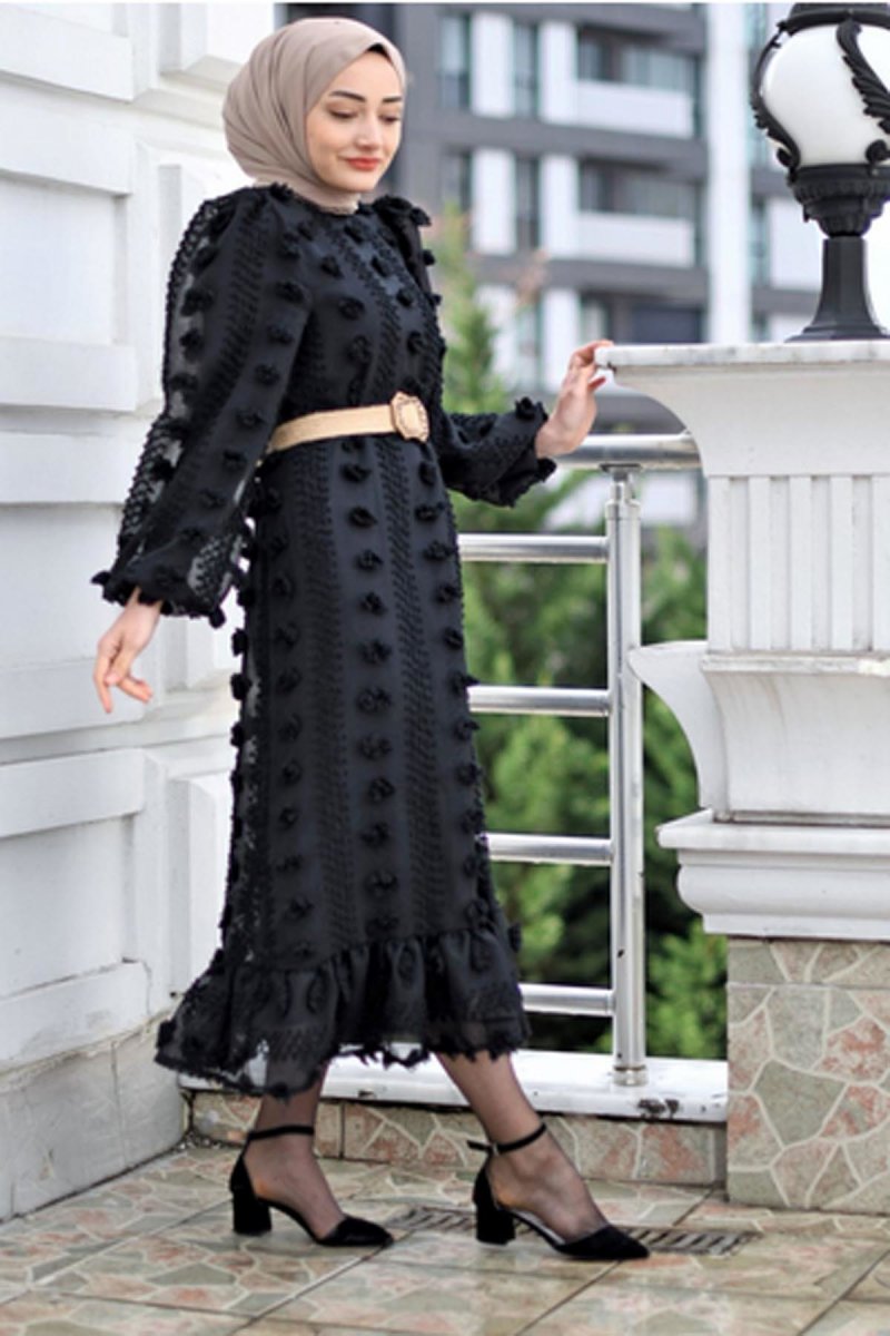 Moda Ekru Siyah Dantelli Ponponlu Elbise