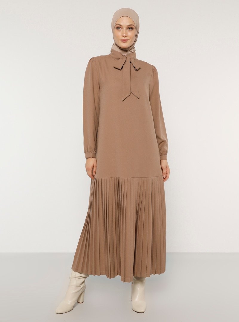Refka Camel Yakası Bağlamalı Piliseli Elbise