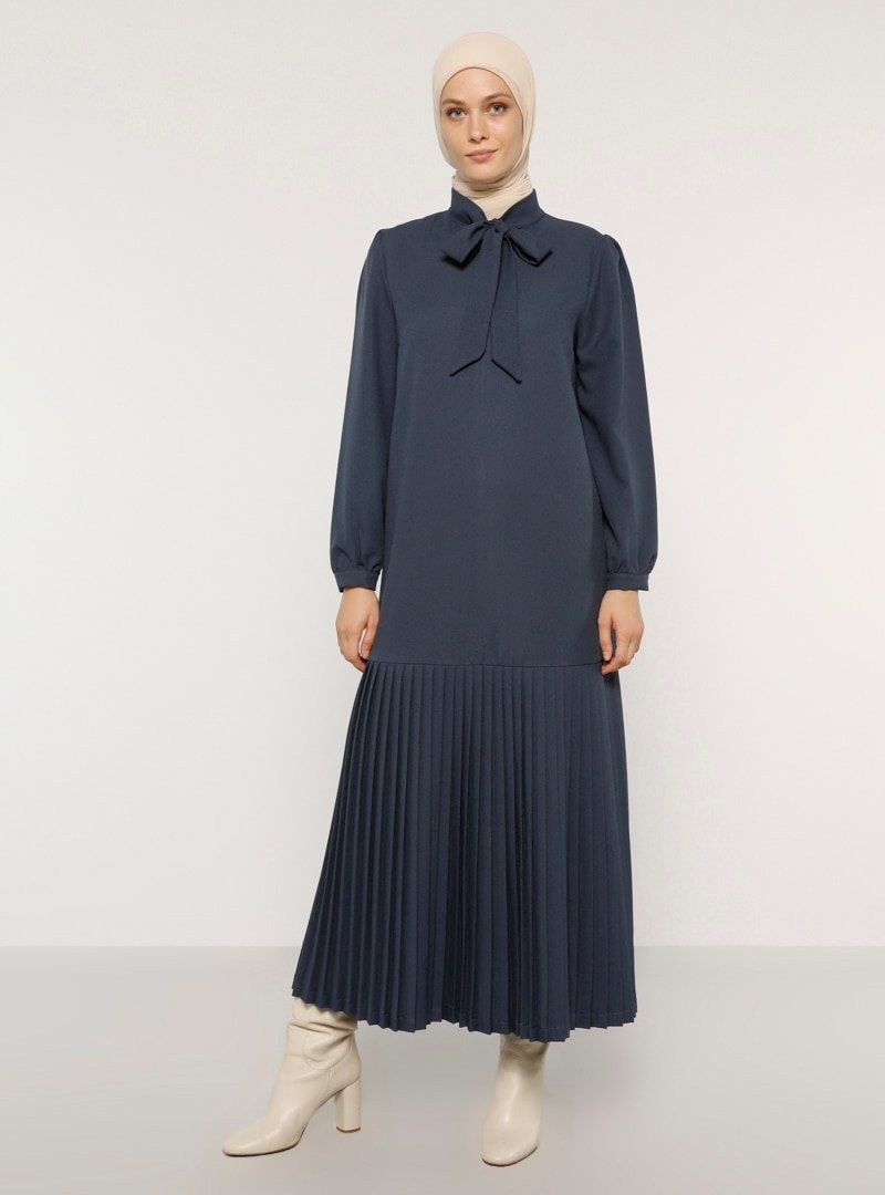 Refka Lacivert Yakası Bağlamalı Piliseli Elbise