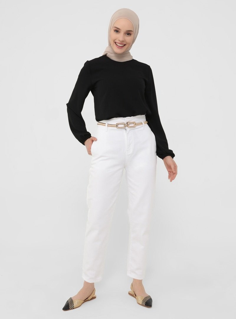 Refka Beyaz Doğal Kumaşlı Beli Püskül Detaylı Yüksek Bel Kot Pantolon