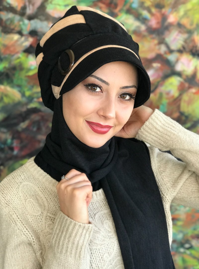 BUTİK AMBAR Siyah Krem Tokalı Atkılı Şeritli Şapka Şal | Devr-i Tesettür