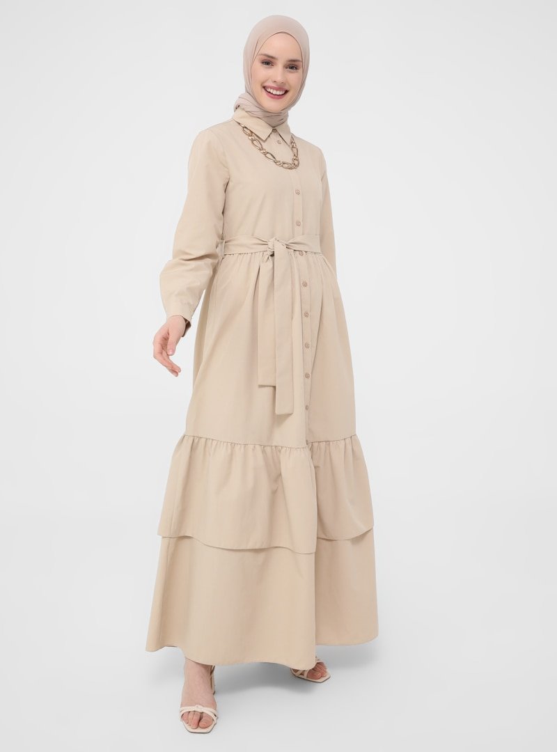 Refka Casual Bej Kendi Kumaşından Kemerli Eteği Katlı Doğal Kumaşlı Elbise