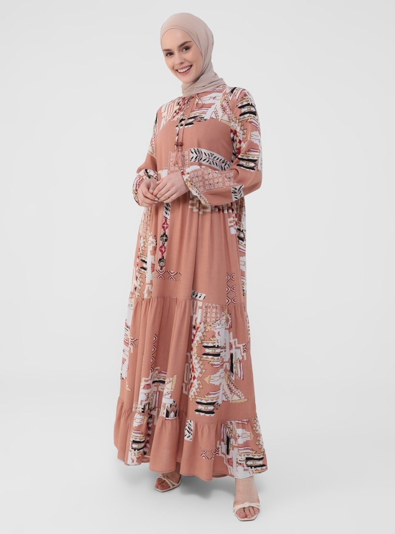 Refka Somon Doğal Kumaşlı Yakası Bağcıklı Desenli Elbise