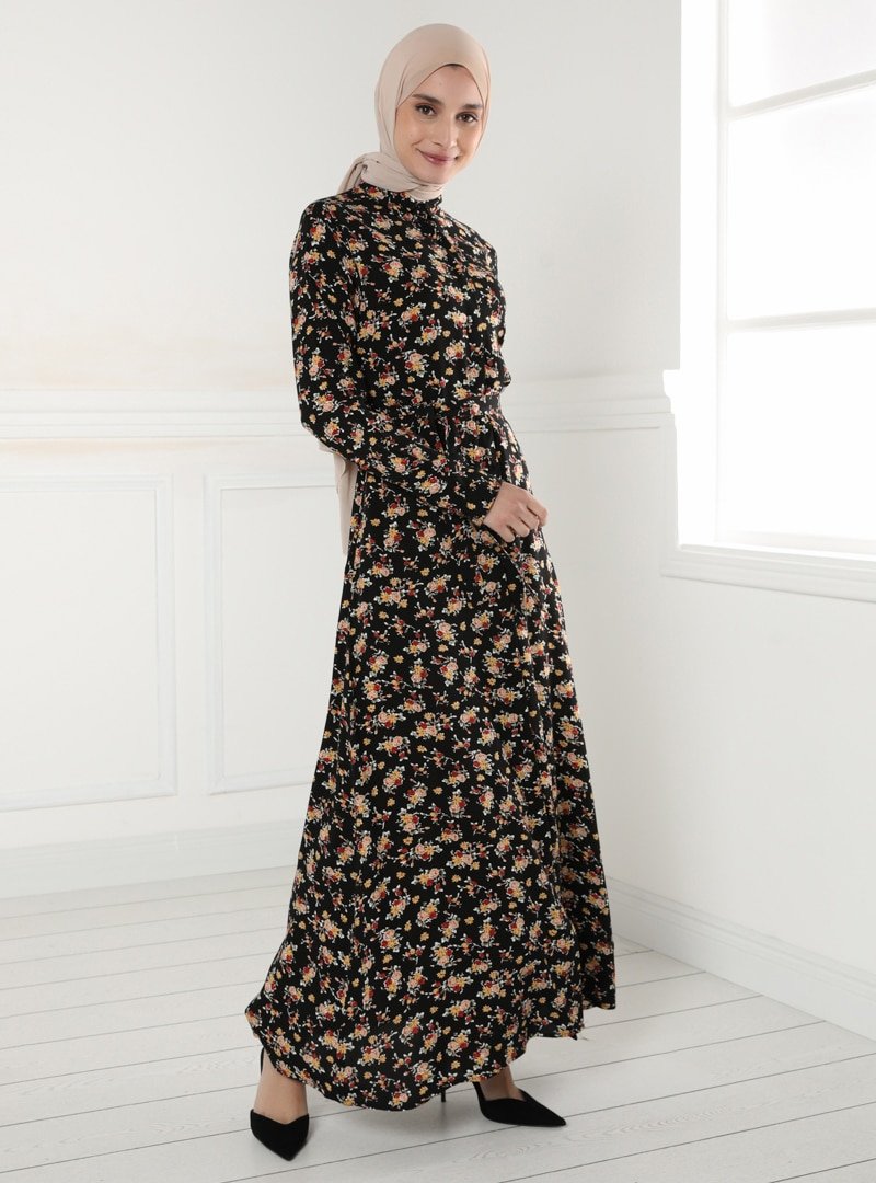 Tavin Siyah Doğal Kumaşlı Kuşaklı Çiçek Desenli Elbise