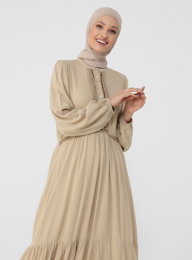 Refka Bej Doğal Kumaşlı Şerit Detaylı Rahat Kesim Elbise