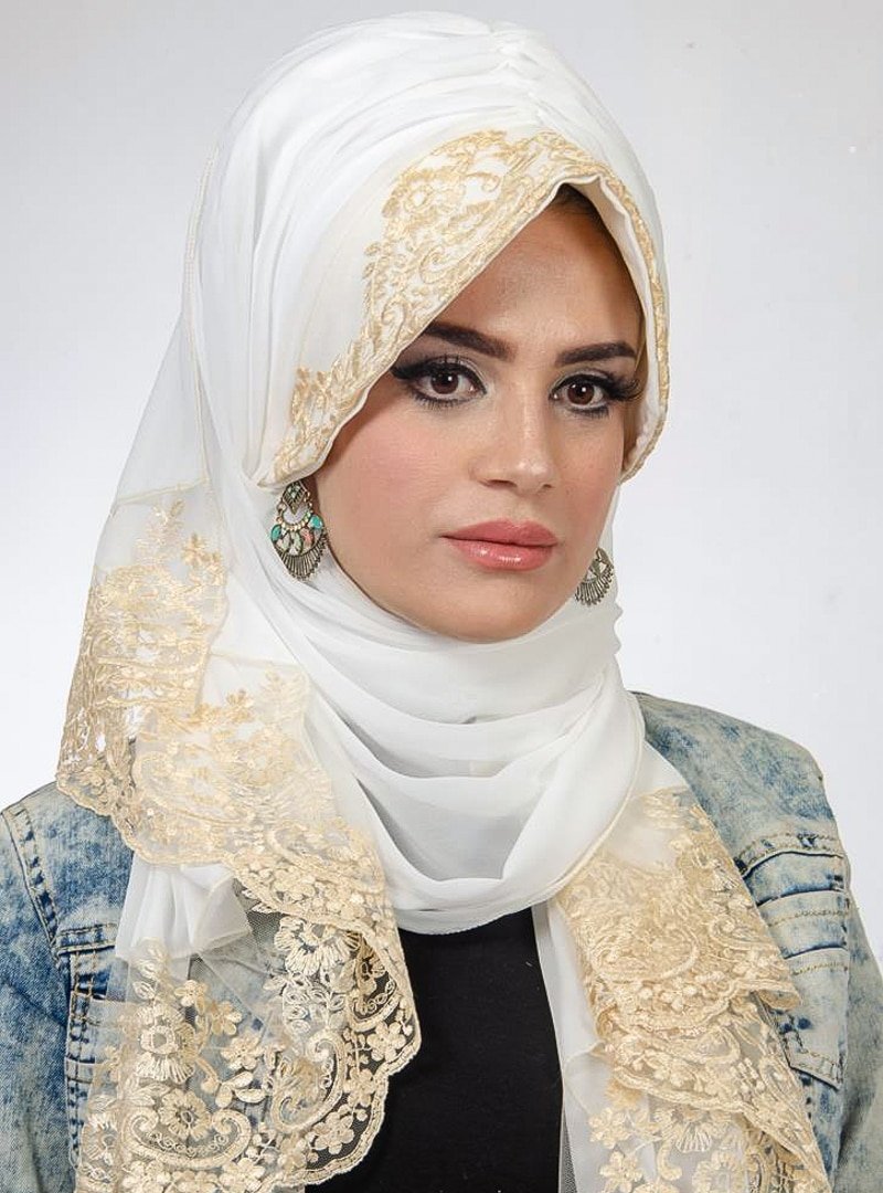 AİŞE TESETTÜR Kırık Beyaz Dantel Şapka Şal