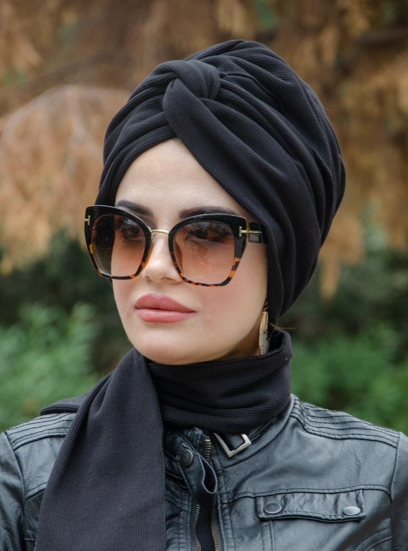 AİŞE TESETTÜR Siyah Zincir Bone Şal