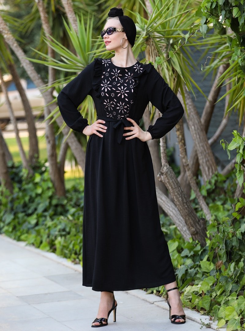 Selma Sarı Design Siyah Lazer Kesim Detaylı Beli Büzgülü Elbise