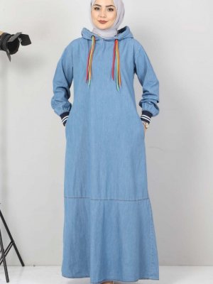 Tesettür Dünyası Açık Mavi Bağcık Detaylı Kapüşonlu Kot Elbise