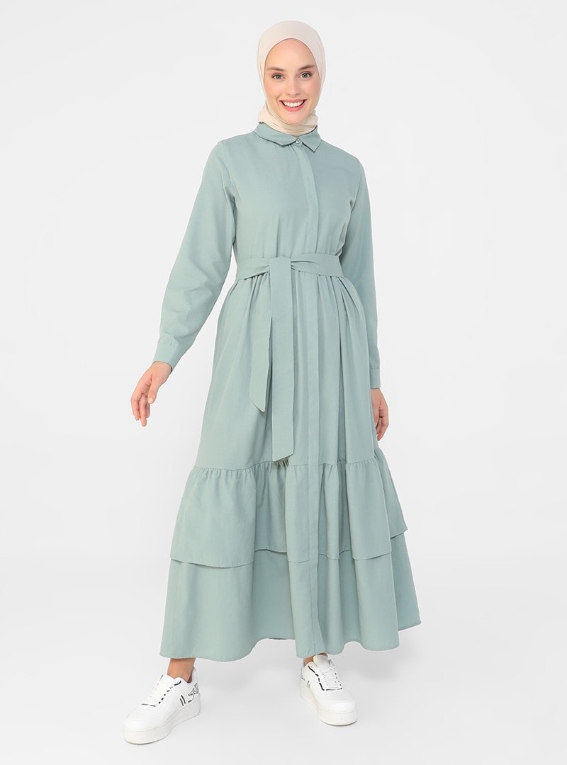 Refka Koyu Çağla Kendi Kumaşından Kemerli Eteği Katlı Doğal Kumaşlı Elbise