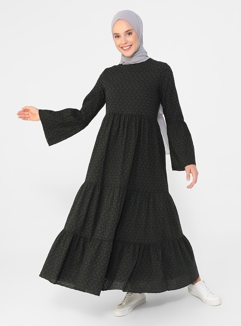 Refka Siyah Nakış Detaylı Kat Kat Kesimli Brode Elbise