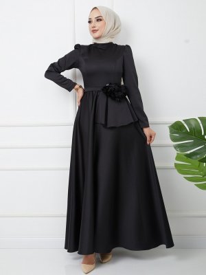 Olcay Siyah Çiçek Detaylı Beli Volanlı Saten Abiye Elbise