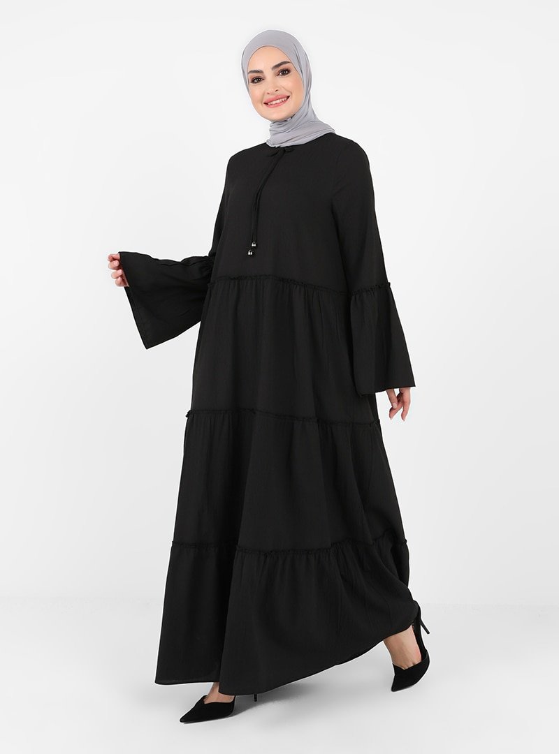 Tavin Siyah Yakası Fiyonk Detaylı Katlı Elbise