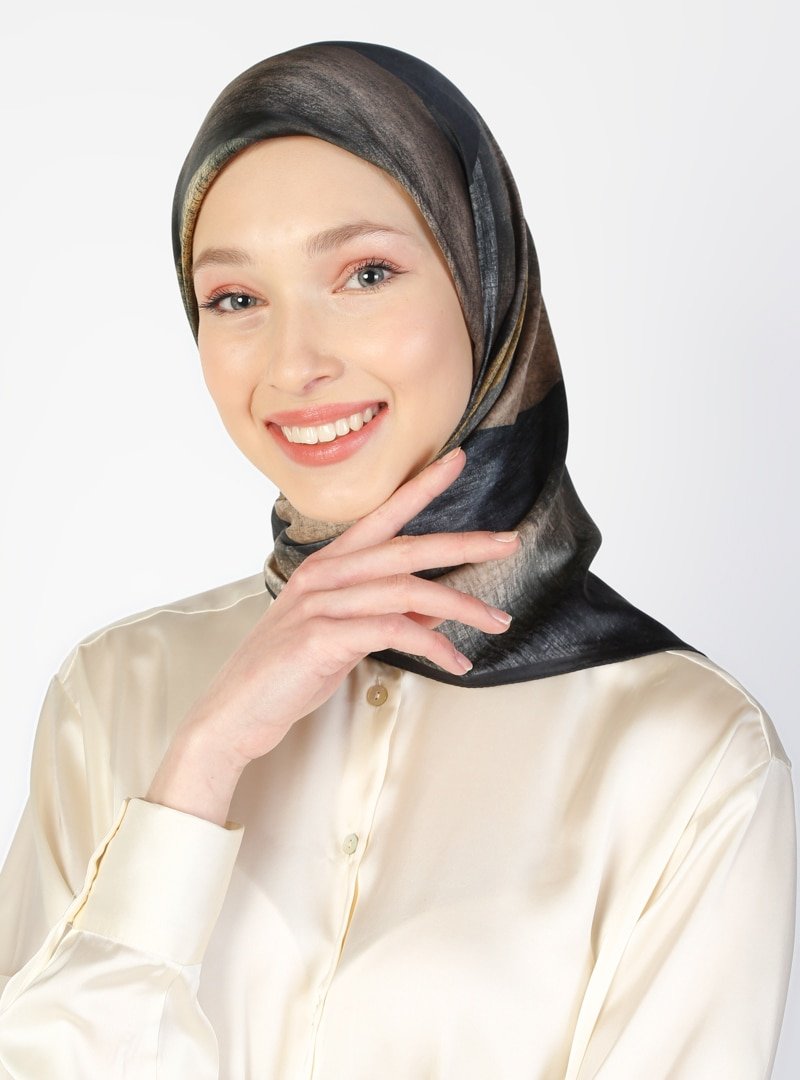 Karaca Eşarp Siyah Gold Desenli Rayon Eşarp
