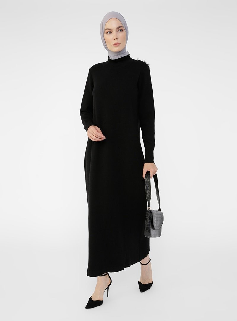 Refka Siyah Omuzu Taş Düğme Detaylı Triko Elbise