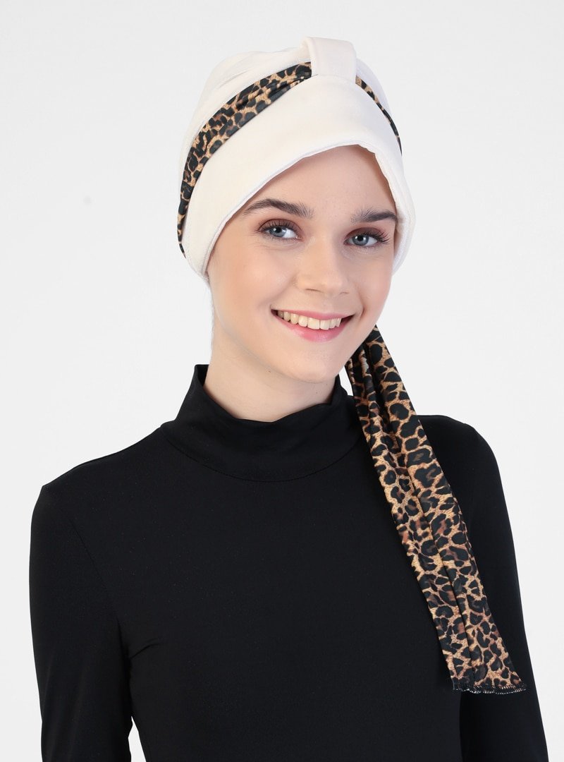Sevda Bone Kırık Beyaz Kadife Şallı Şapkalı Hazır Türban