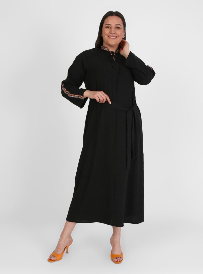 Alia Siyah Büyük Beden Şerit Detaylı Elbise