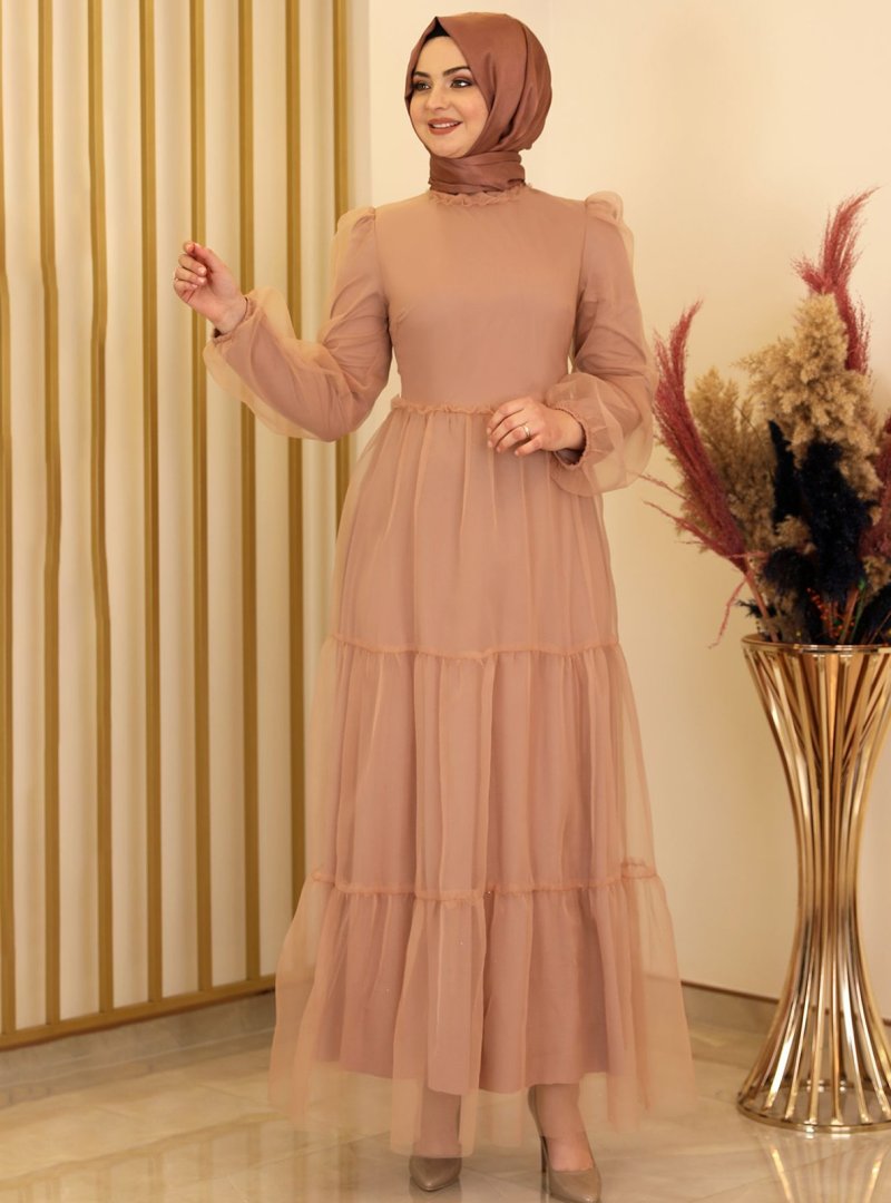 Fashion Showcase Design Gold Deniz Abiye Elbise