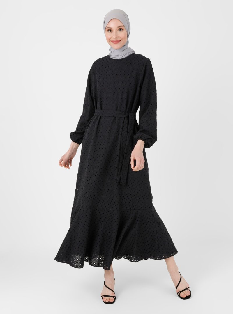 Refka Siyah Eteği Volanlı Nakış Detaylı Brode Elbise