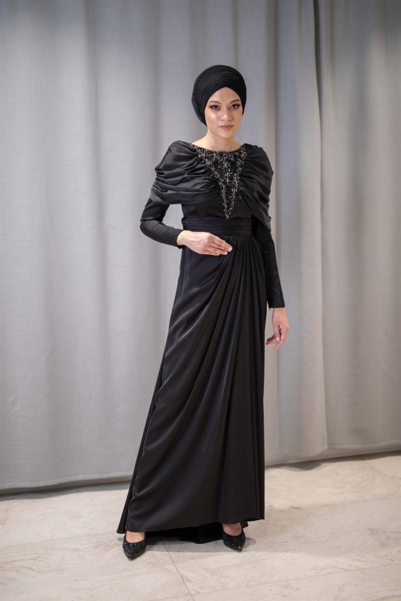 Egelin Siyah Taşlı Drape Yaka Detaylı Saten Abiye Elbise