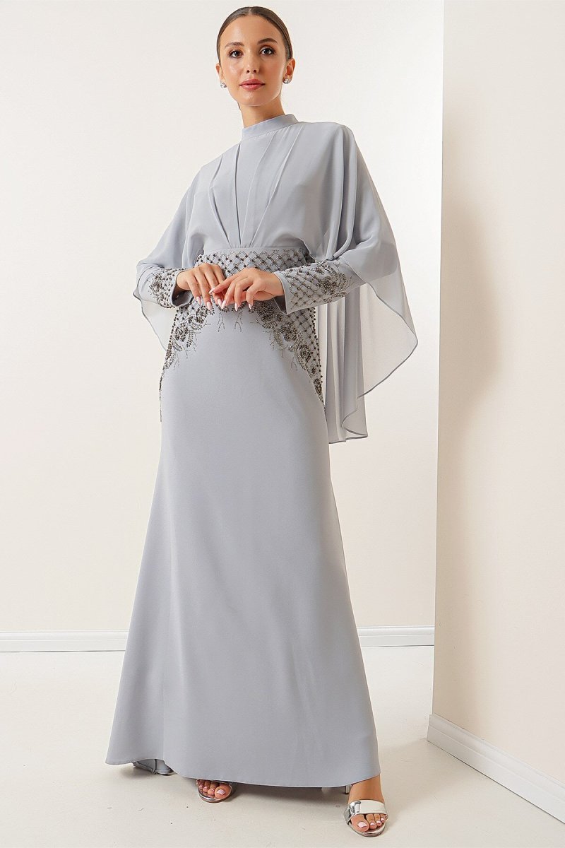 Saygı Giyim Gri Üstü Pileli Pelerinli Taş Detaylı Astarlı Uzun Krep Abiye Elbise