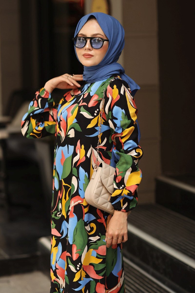 Tesettür Vagonu Siyah Sulu Boya Desen Eteği Fırfırlı Hakim Yaka Elbise